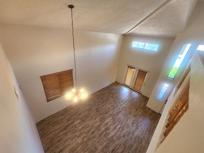 Building Photo - 4 bedroom 2.5 bath far NE Heights
