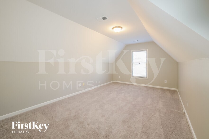 Building Photo - 8995 Country Leaf Cove