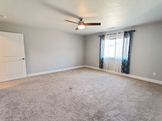 Building Photo - *DECEMBER SPECIAL* $500 OFF FIRST MONTHS RENT