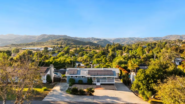 Building Photo - 321 W Kalmia St