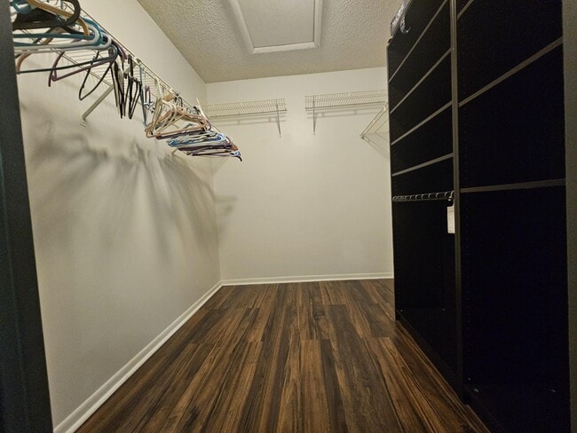 Building Photo - 13851 Oneida Dr