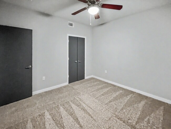 Building Photo - Sun Soaked Penthouse in Dallas