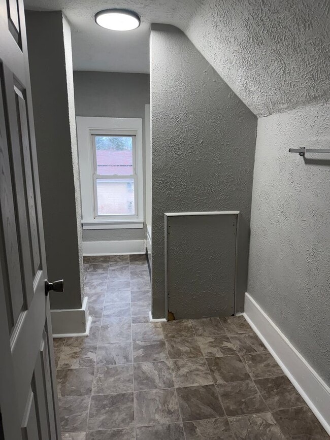 Building Photo - 1801 3rd St SE