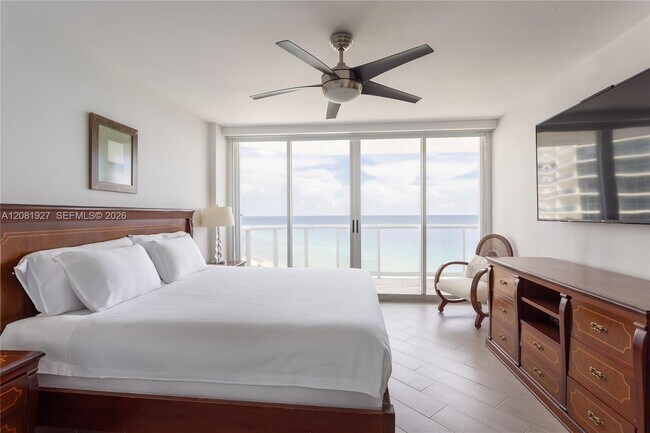 Building Photo - 16711 Collins Ave