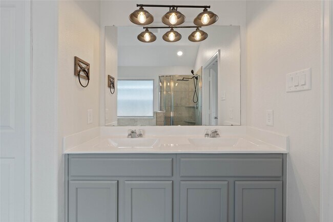 Building Photo - 323 Jewett Meadow Dr