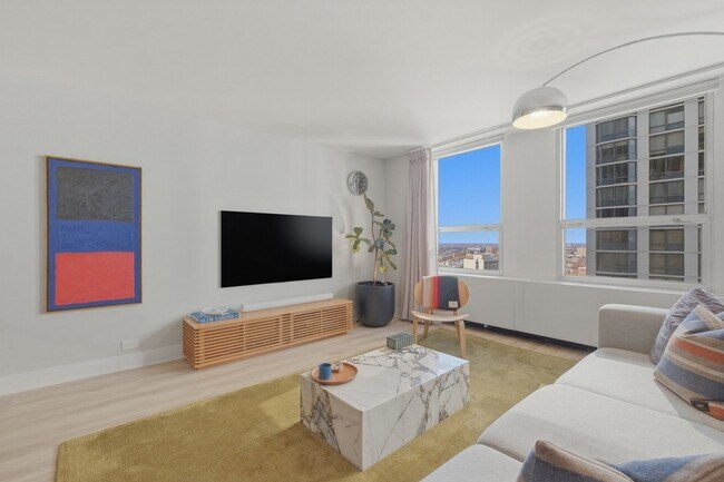 Building Photo - 2626 N Lakeview Ave