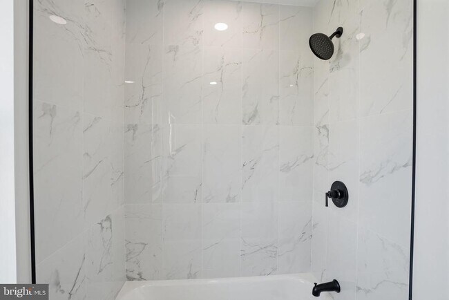 Building Photo - 20 Redbrook Ln