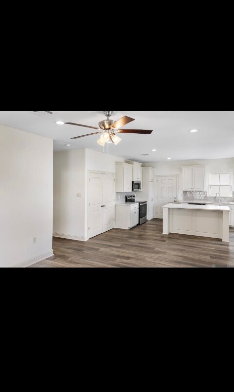 Building Photo - 6918 Goya Ave