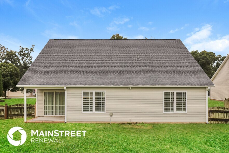 Building Photo - 8 Trotters Run