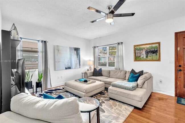 Building Photo - 836 W 40th St