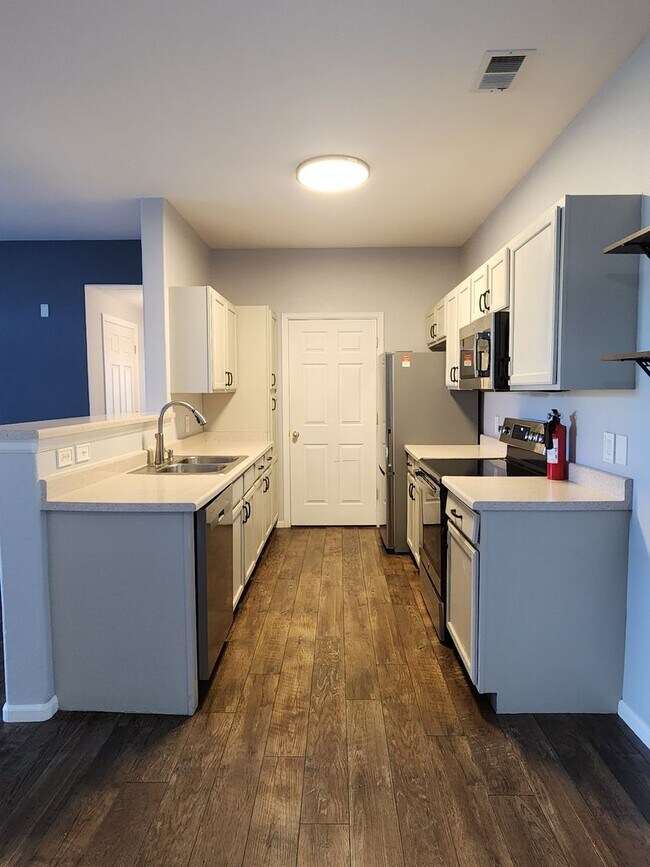 Building Photo - Amazing first floor condo in Littleton!!
