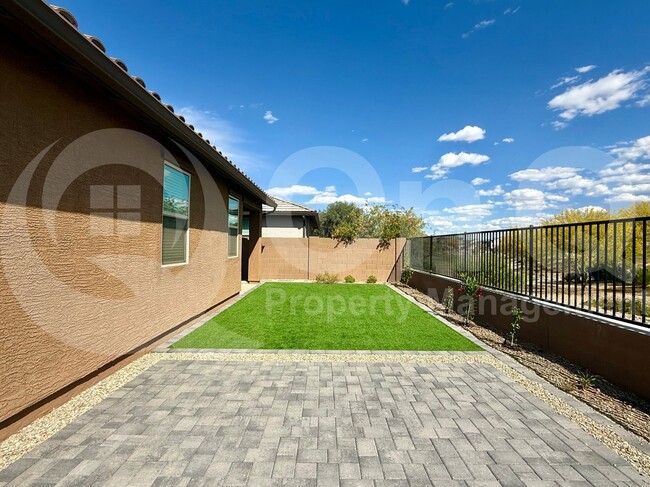 Building Photo - 8923 W Solano Dr