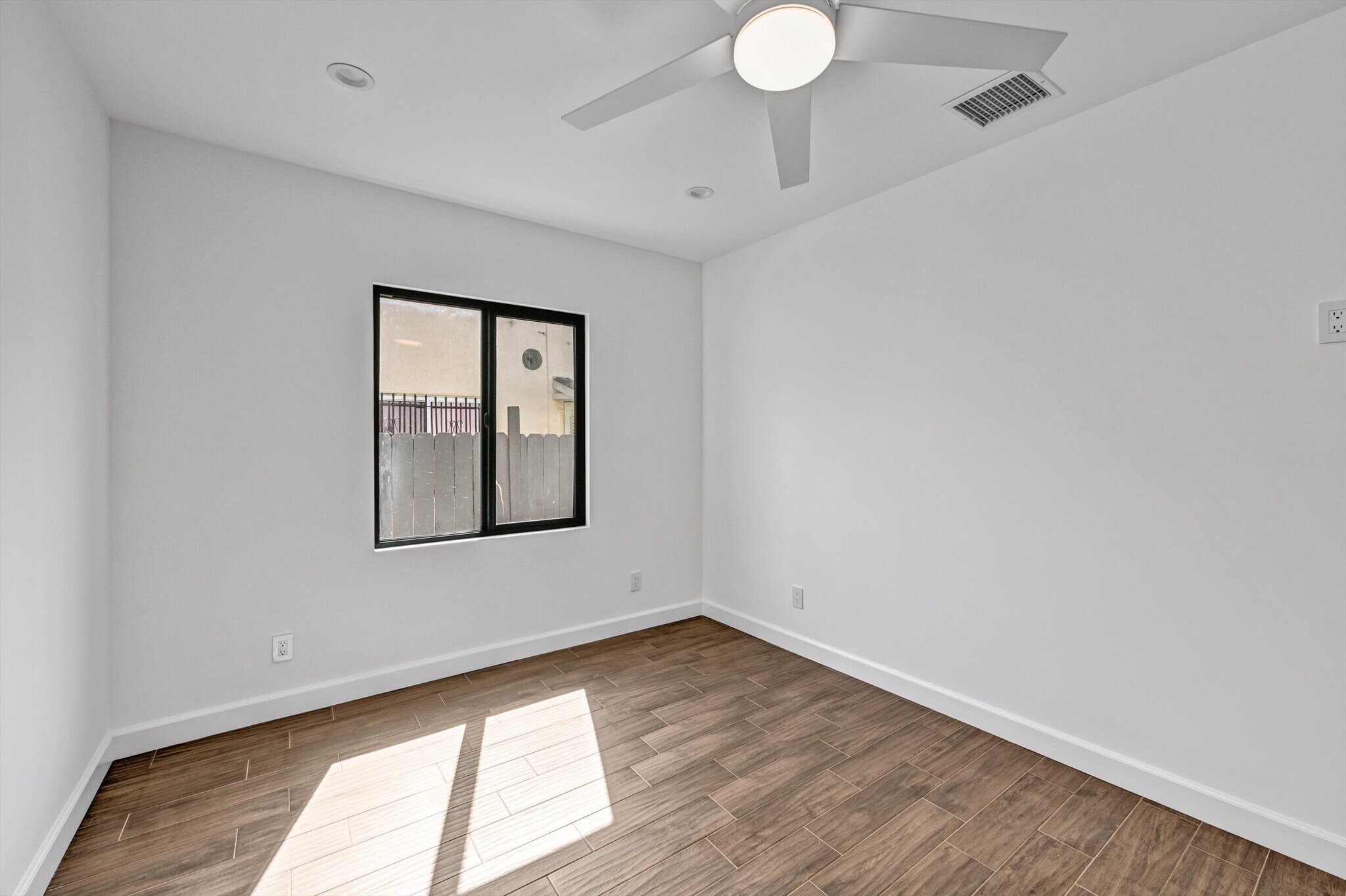 Building Photo - 618 N Vista St