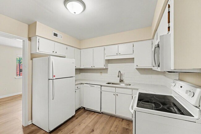 Building Photo - 1309 Hudson Ave