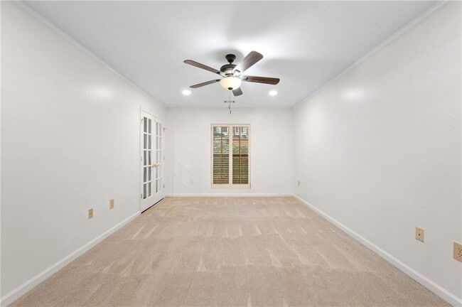 Building Photo - 2104 Pine Heights Dr NE