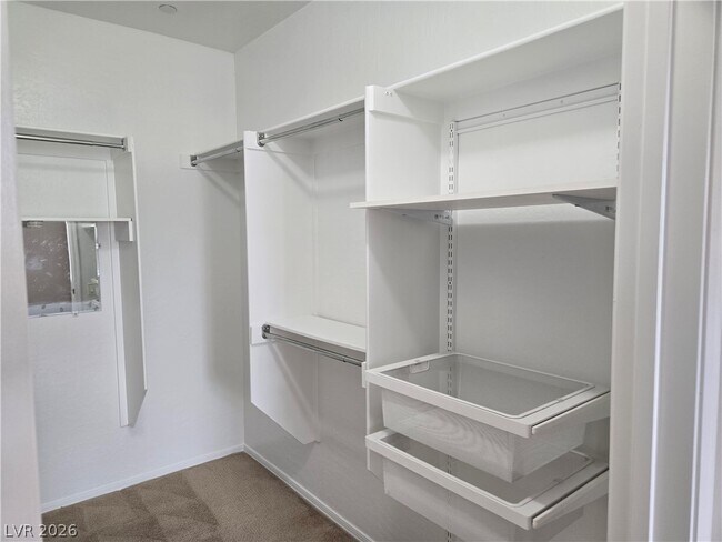 Building Photo - 6868 Sky Pointe Dr