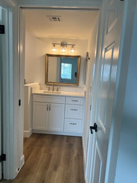 Primary Bath - 4554 E Paradise Village Pky N