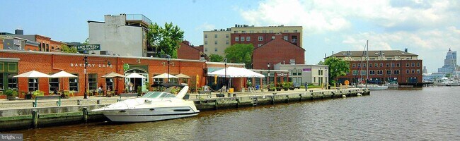 Building Photo - 706 S Bond St