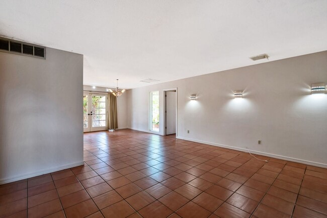 Building Photo - 6-Bedroom Residence Featuring Pool, Turf Yard & 2-Car Garage