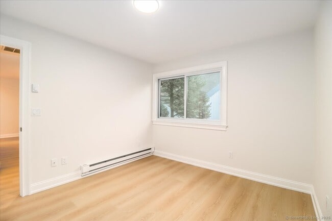 Building Photo - 929 Heritage Vlg