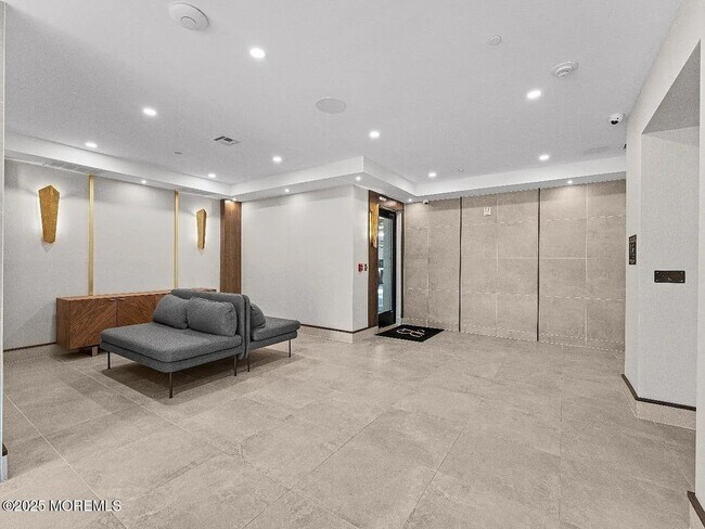 Building Photo - 27 3rd Ave