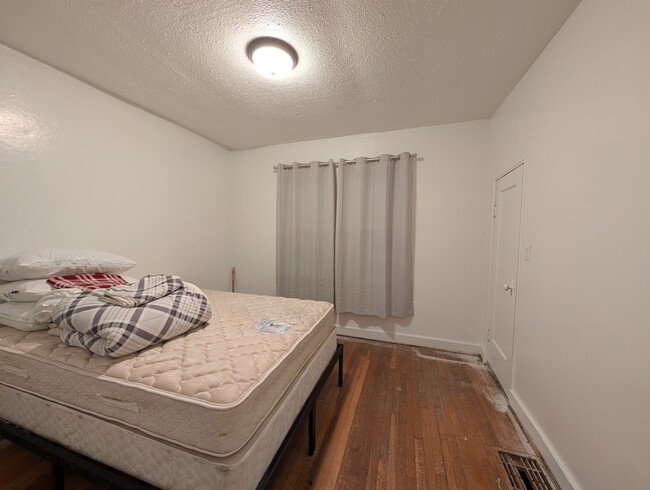 Building Photo - NW 8th Duplex - Vogler