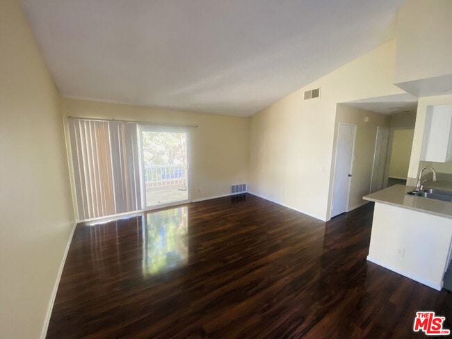 Building Photo - 8725 Beckenham Ln