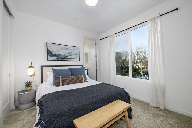 Building Photo - Fully Furnished & Move-In Ready in Midtown | Stylish & Modern Home for Rent