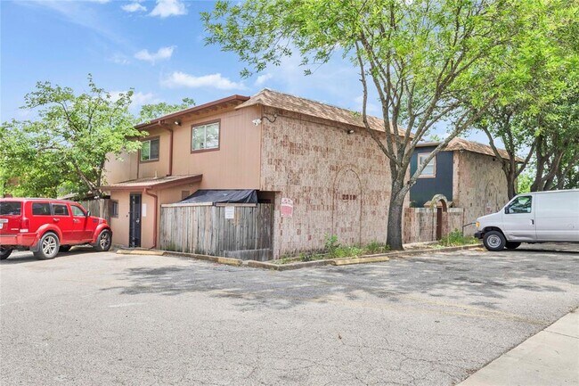 Building Photo - 2314 Parker Ln