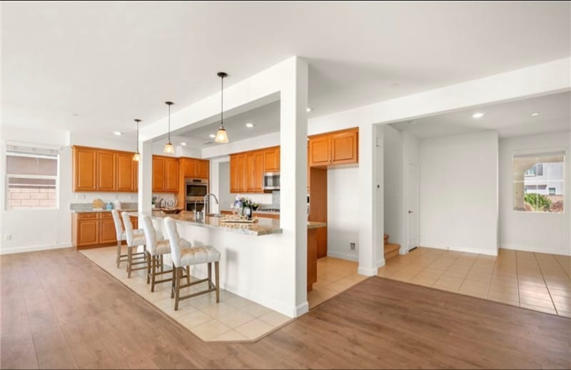 Building Photo - 14925 Shoreham St