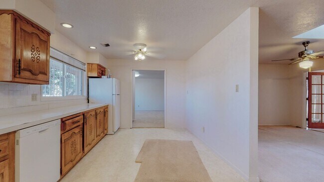 Building Photo - NORTH VALLEY 3 Bedroom  2 Bath