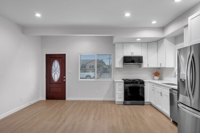 Building Photo - 4032 Elsa St
