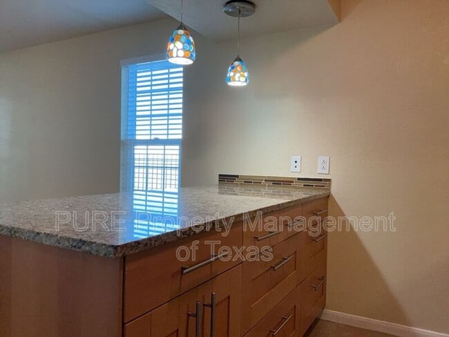 Building Photo - 7685 Northcross Dr