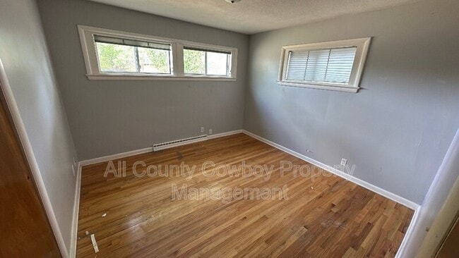 Building Photo - 2115 E Sheridan St