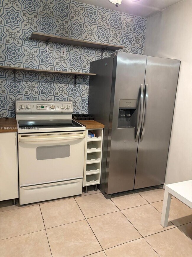 Building Photo - 1104 N 17th Ct