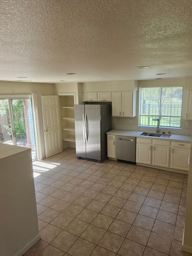 Building Photo - 1505 Hermocilla Way