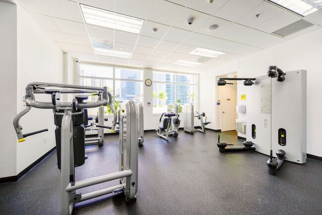 Building Photo - 1 SE 12th St