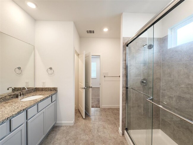 Building Photo - 7230 Greenbriar Bnd Ct