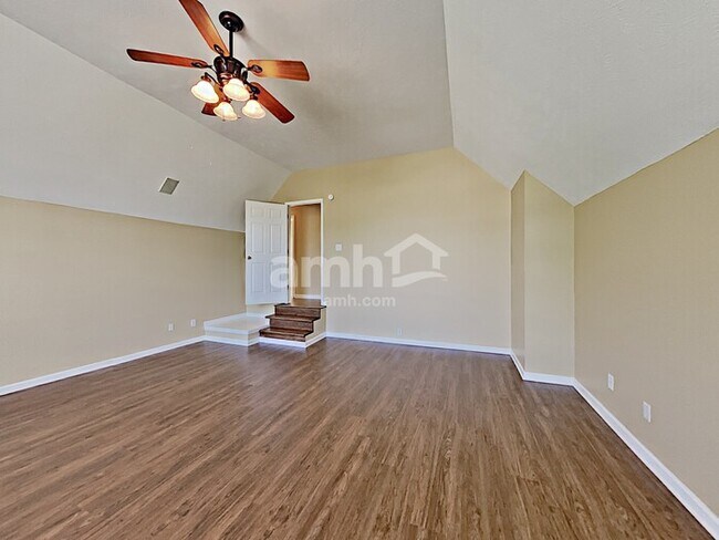 Building Photo - 2822 Meadow Gln