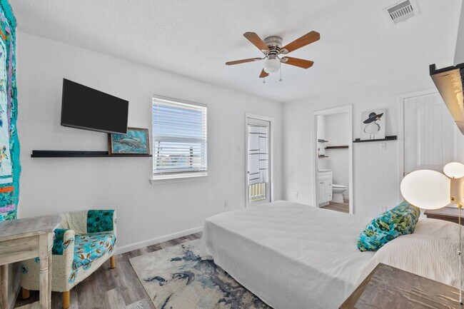 Building Photo - 139 W Palm