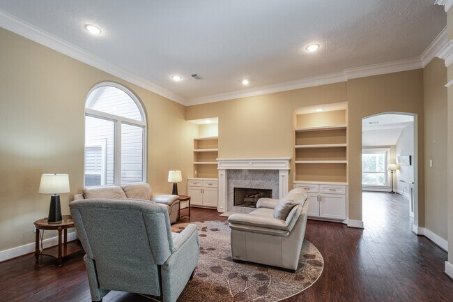 Building Photo - 2506 S Strathford Ln