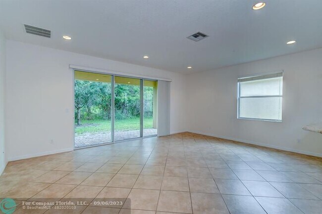 Building Photo - 4198 NW Burr Oak Ct