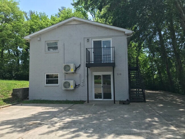 Building Photo - 210 Marion St