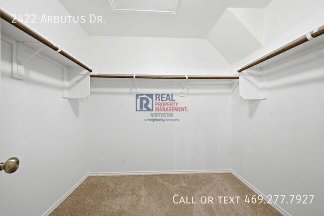 Building Photo - 2422 Arbutus Dr