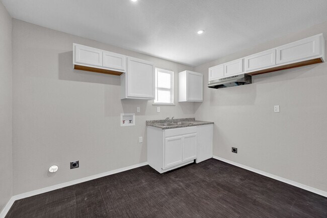 Building Photo - 2103 N Marrs St