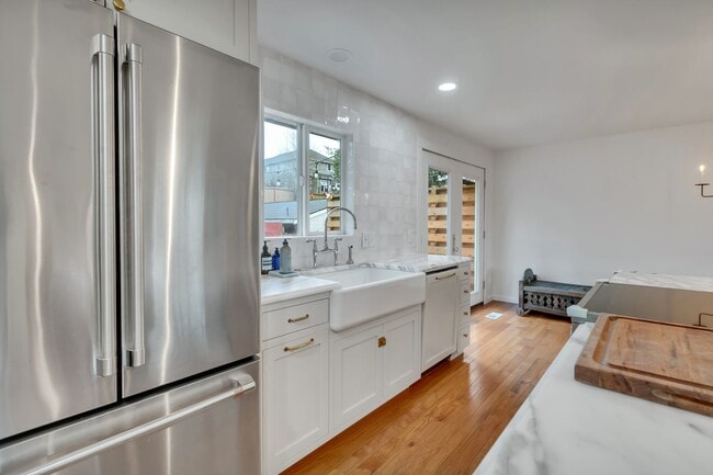 Building Photo - Renovated 5-Bedroom Home on Cul-de-Sac with Park Views & Stunning Outdoor Living