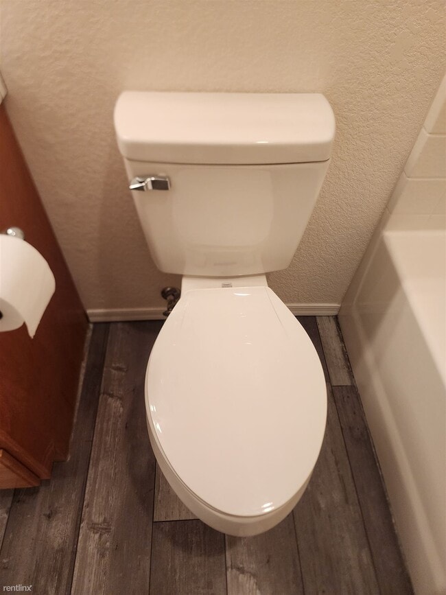 Building Photo - 2 br, 2 bath House - 1825 East Shore Villa...