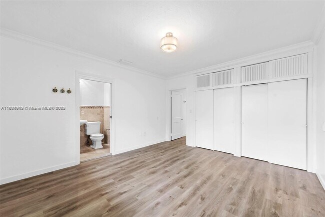 Building Photo - 9564 Carlyle Ave
