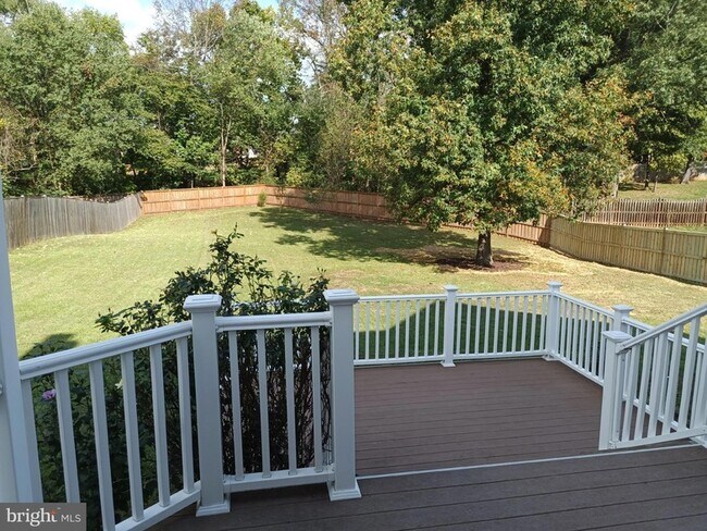 Building Photo - 345 Silver Ridge Dr