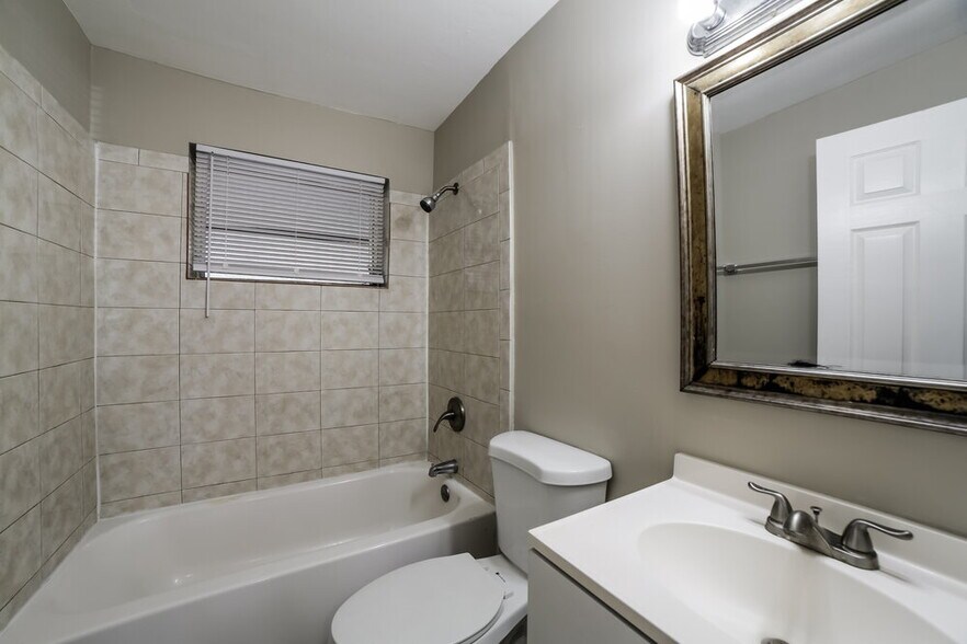 Building Photo - 2890 NW 20th St